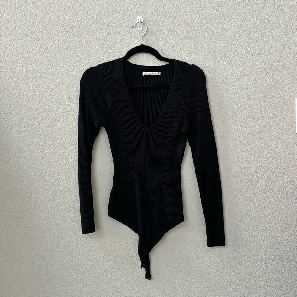 Long-Sleeve Thick Knit Fabric V-Neck Bodysuit
